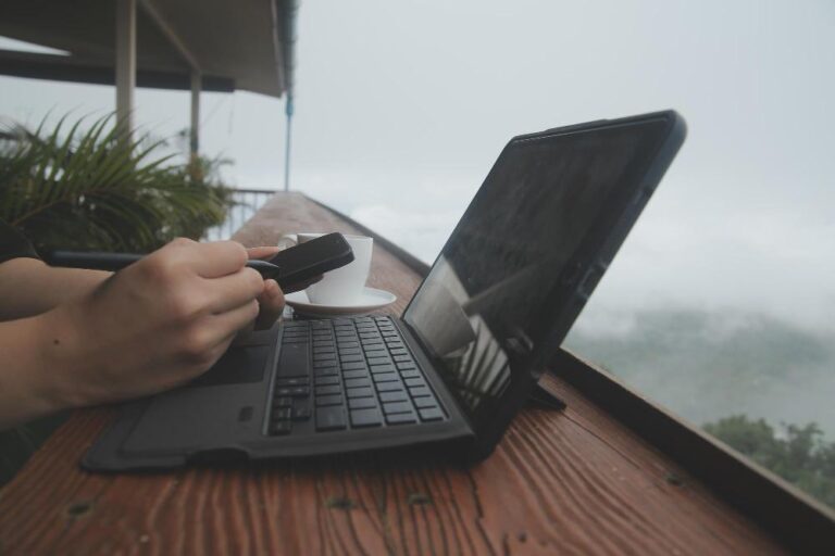 เทคโนโลยี remote access ในโลกความเชื่อมโยง: การผูกโซควอด์ในโลกความเชื่อมโยง